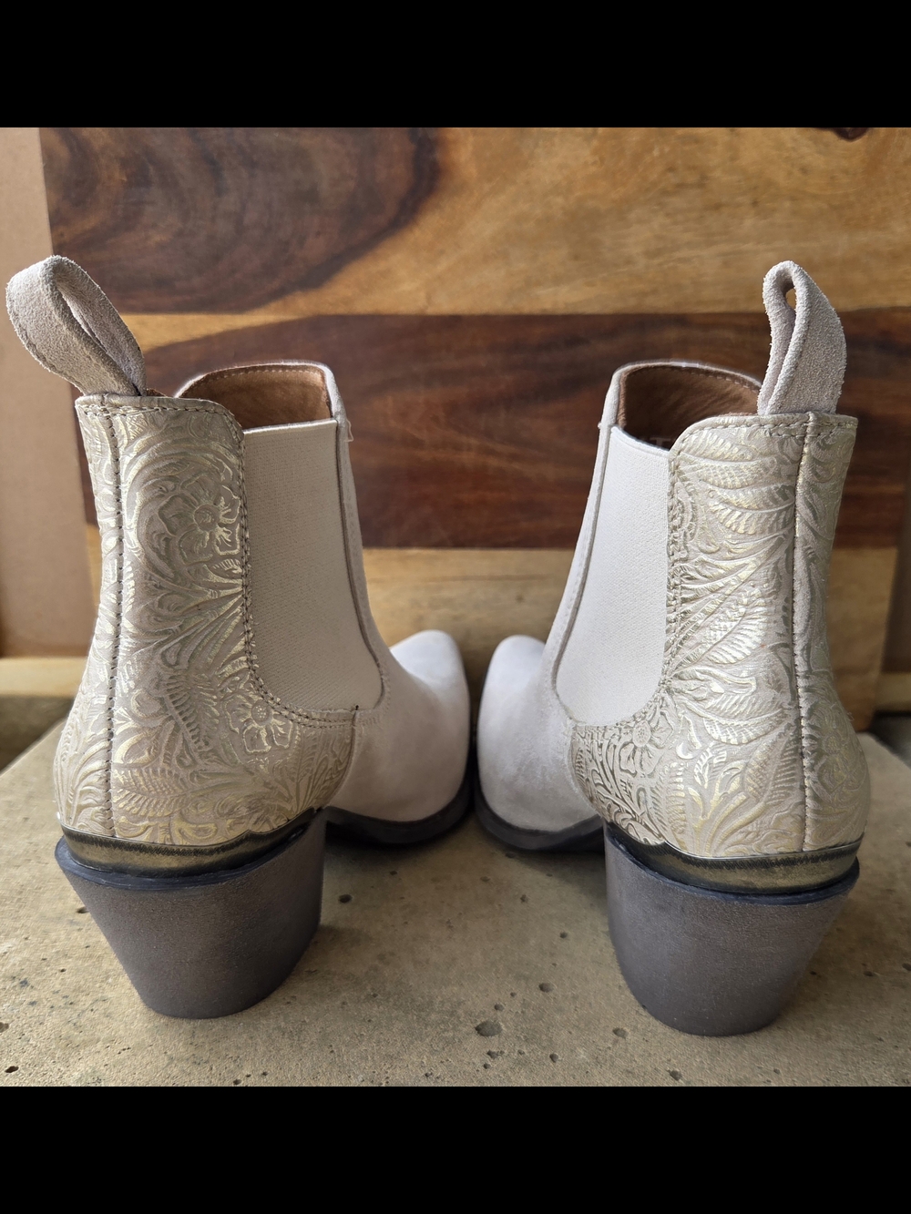 Ariat Women's Light Cream Suede Chelsea Ankle Boots - Picture 3 of 7